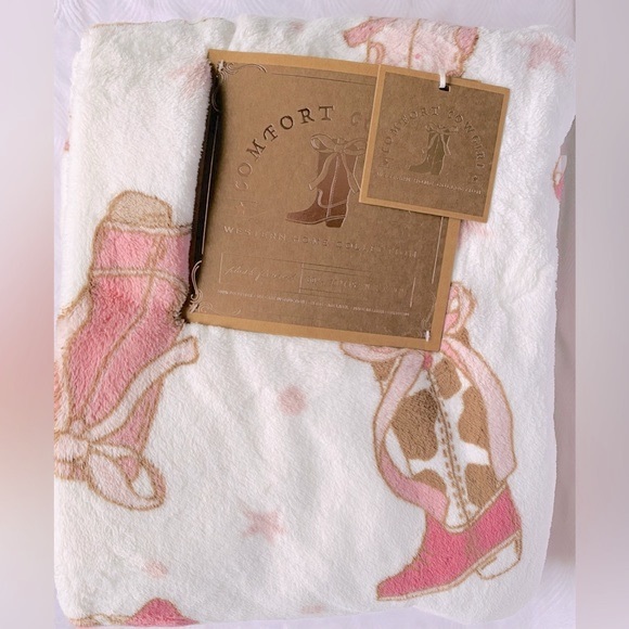 Comfort Cowgirl Other - Comfort Cowgirl Boots and Bows Throw Blanket